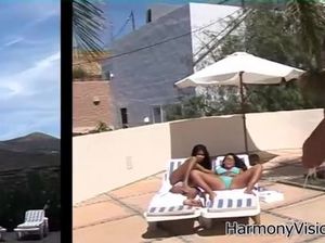 Две тайки у бассейна радуют сексом интересного пацана