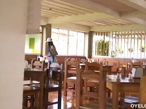 Худенькая мексиканка отдалась в бритую киску опытному пикаперу