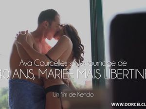 Милая брюнетка в чулках с подвязками сношается с привлекательным мужиком