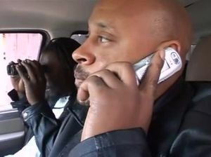 Черный хуй погружается в жопку красивой брюнетки