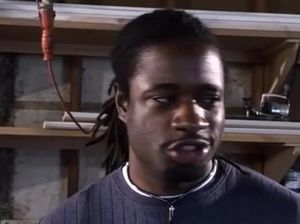 Черный хуй погружается в жопку красивой брюнетки