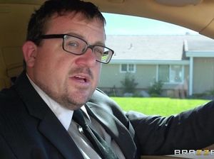 Татуированная азиатка громко кричит от члена в пизде