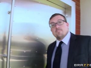 Татуированная азиатка громко кричит от члена в пизде