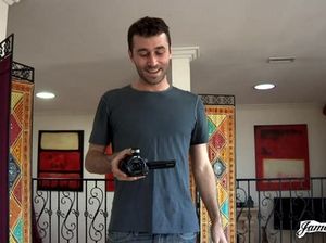 Парень ебет узкоглазую в тугую попу и снимает процесс на камеру