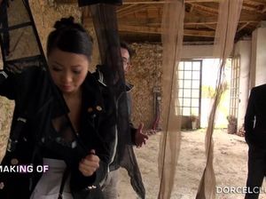 Настоящие порно съемки фильма с азиатками служанками