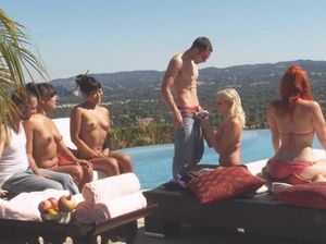 Жаркая летняя групповуха с рыжими сучками и азиатками