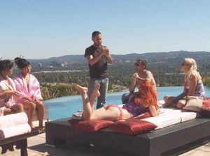 Жаркая летняя групповуха с рыжими сучками и азиатками