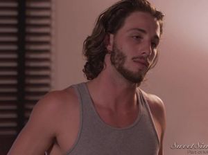 Бородатый парень изменяет своей девушке с роскошной азиаткой