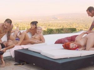 Групповой секс на приватной вечеринке с молодыми красивыми девушками