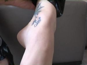 Рыжая лесбиянка в латексе делает приятно стройной азиатке во время секса