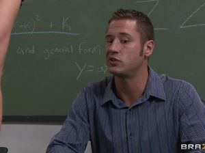 Студент жарко натягивает на кукан пизду сексапильной зрелой училки в чулках