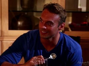 Муж изменяет с красивой азиаткой в татуировках и шпилит ее в классических позах