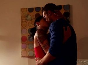 Муж изменяет с красивой азиаткой в татуировках и шпилит ее в классических позах