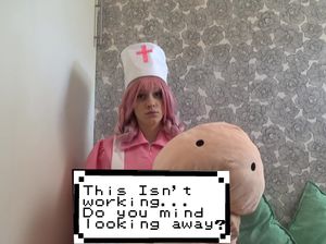 Изящная милашка утешает свою похоть вибратором