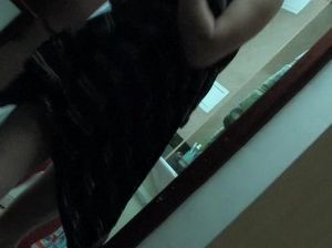 Русская лесбиянка в красных чулках соблазнила подружку на секс со страпоном