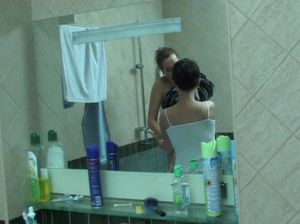 Русская лесбиянка в красных чулках соблазнила подружку на секс со страпоном