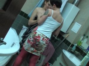 Русская лесбиянка в красных чулках соблазнила подружку на секс со страпоном