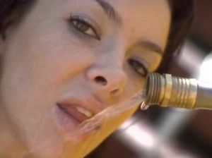 Красивые стройные лесби обмениваются кунилингусами и кончают