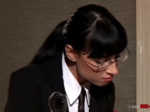 Доминирующая госпожа лесбиянка устроила рабыне эротическую порку