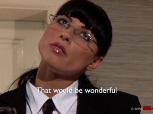 Доминирующая госпожа лесбиянка устроила рабыне эротическую порку