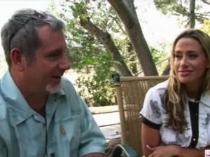 Зрелые и молодые свингеры устроили вечеринку с групповухой в финале