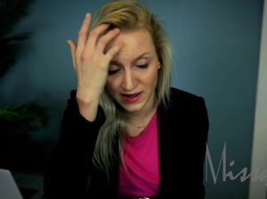 Шеф качественно оттрахал от первого лица свою секретаршу в чулках