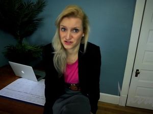 Шеф качественно оттрахал от первого лица свою секретаршу в чулках