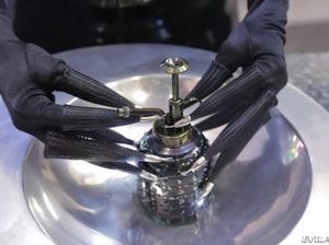 Худенькие лесбиянки в латексе занимаются страстным сексом