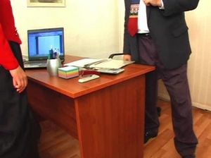 Русская зрелая секретарша получила сперму в пизду после траха с боссом