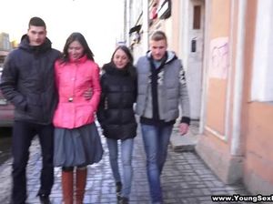 Русские студенты занялись страстным групповым сексом