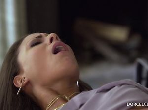 Чувственный анальный секс с секретаршей в черных чулках