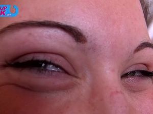 Разбудил обнаженную девку и выебал ее в анал на кастинге Вудмана