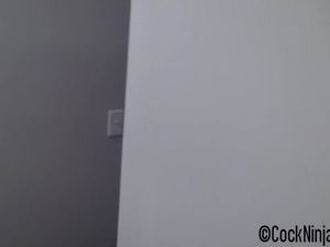 Парень подглядывал за своей сводной сестрой а потом трахнул ее