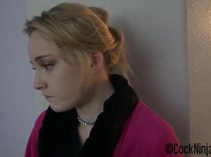 Парень подглядывал за своей сводной сестрой а потом трахнул ее