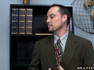 Секретарша с большой грудью переспала с мужиком прямо в офисе