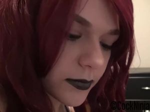 Ебет в волосатую пизду от первого лица соску в красных чулках