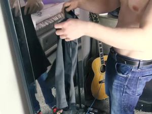 Небритый брат трахнул младшую сестру и ее лучшую подругу