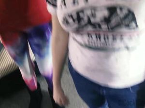 Небритый брат трахнул младшую сестру и ее лучшую подругу