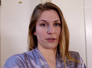 Рыженькая мама подарила сыну извращенцу секс с минетом на день рождения