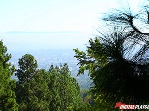 Взрослый мужик занимается сексом с 18-летней падчерицей на День Рождения