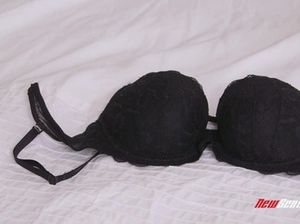 Сестра с красивыми сиськами соблазнила на секс перевозбужденного брата