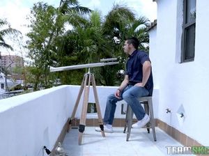 Братишка потрахал сводную сестру мулатку в пизду