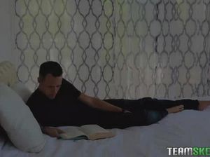 Две сестры трахаются по очереди с молоденьким товарищем