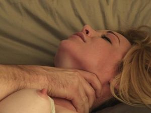 После оральных ласк сводная сестра отдается брату в бритую киску