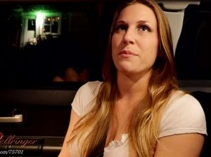 В машине рыженькая шлюха сосет пенис любимого мужика