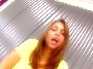 Похабный мужик жарит в пизду горячую 18-летнюю малышку и спускает сперму ей на язык