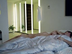 Миленькая 18-летняя блонда отдается парню на кухонном столе