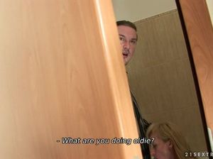 Взрослый сын с отцом трахают его жену бальзаковского возраста