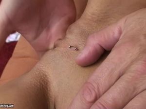 Большим членом долбит свою прекрасную худую любовницу