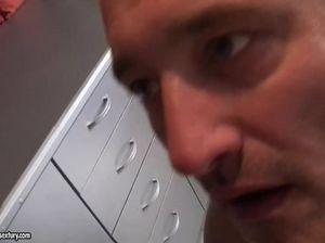 Большим членом долбит свою прекрасную худую любовницу